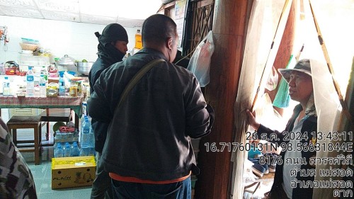 เจ้าหน้าที่กองยุทธศาสตร์และงบประมาณ ดำเนินการตามคำร้องขอติดตั้ง และซ่อมแซมเคเบิ้ลทีวี เพื่อการศึกษาเทศบาลนครแม่สอด