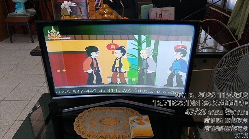 เจ้าหน้าที่กองยุทธศาสตร์และงบประมาณ ดำเนินการตามคำร้องขอติดตั้ง และซ่อมแซมเคเบิ้ลทีวี เพื่อการศึกษาเทศบาลนครแม่สอด