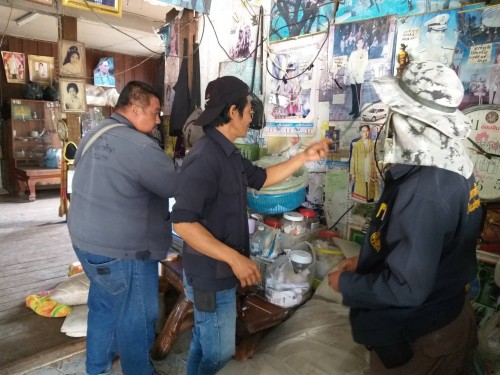 เจ้าหน้าที่กองยุทธศาสตร์และงบประมาณ ดำเนินการตามคำร้องขอติดตั้ง และซ่อมแซมเคเบิ้ลทีวี เพื่อการศึกษาเทศบาลนครแม่สอด