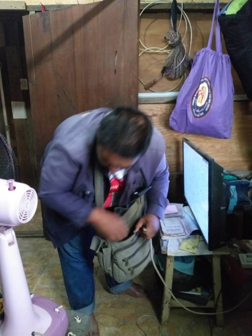 เจ้าหน้าที่กองยุทธศาสตร์และงบประมาณ ดำเนินการตามคำร้องขอติดตั้ง และซ่อมแซมเคเบิ้ลทีวี เพื่อการศึกษาเทศบาลนครแม่สอด