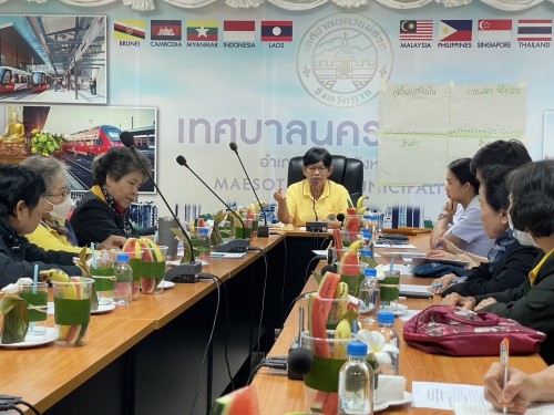 ร่วมประชุมกับชมรมผู้สูงอายุเทศบาลนครแม่สอด ณ ห้องประชุมนพรัตน์ เทศบาลนครแม่สอด เพื่อพบปะและวางแผนการปฏิบัติงานร่วมกับชมรมผู้สูงอายุประจำปี 2568