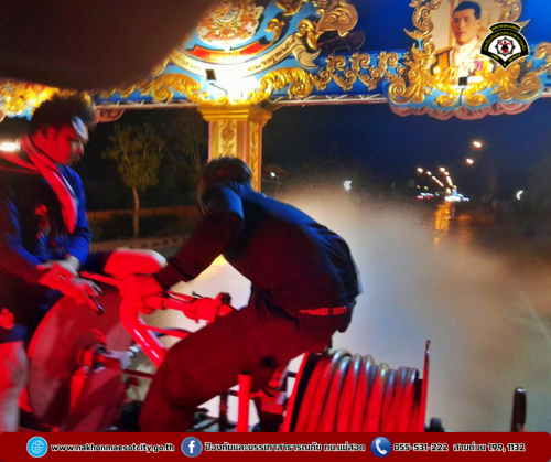 ดับเพลิงนครแม่สอด ดำเนินการฉีดพ่นละอองน้ำ เพื่อลดปริมาณฝุ่นละออง PM 2.5 ในอากาศ