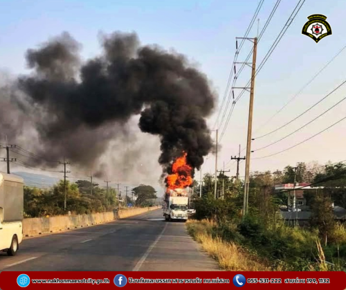 ดับเพลิงนครแม่สอด ออกระงับเหตุเพลิงไหม้รถบรรทุกขนเครื่องเล่นสวนสนุก ใกล้เคียงปั๊มน้ำมัน NORTH เขตพื้นที่แม่กุ