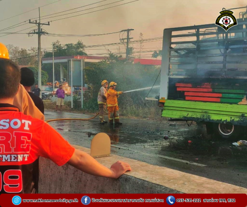 ดับเพลิงนครแม่สอด ออกระงับเหตุเพลิงไหม้รถบรรทุกขนเครื่องเล่นสวนสนุก ใกล้เคียงปั๊มน้ำมัน NORTH เขตพื้นที่แม่กุ