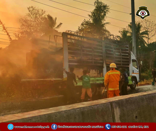 ดับเพลิงนครแม่สอด ออกระงับเหตุเพลิงไหม้รถบรรทุกขนเครื่องเล่นสวนสนุก ใกล้เคียงปั๊มน้ำมัน NORTH เขตพื้นที่แม่กุ