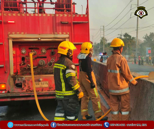 ดับเพลิงนครแม่สอด ออกระงับเหตุเพลิงไหม้รถบรรทุกขนเครื่องเล่นสวนสนุก ใกล้เคียงปั๊มน้ำมัน NORTH เขตพื้นที่แม่กุ