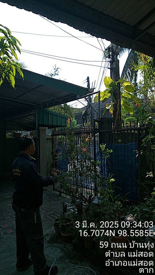 เจ้าหน้าที่กองยุทธศาสตร์และงบประมาณ ดำเนินการตามคำร้องขอติดตั้งเคเบิ้ลทีวี เพื่อการศึกษาเทศบาลนครแม่สอด ชุมชนประชารักษ์