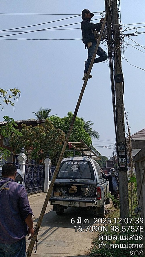 เจ้าหน้าที่กองยุทธศาสตร์และงบประมาณ ดำเนินการตามคำร้อง ขอซ่อมแซมเคเบิ้ลทีวี ชุมชนวัดหลวง