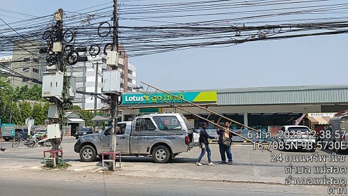 เจ้าหน้าที่กองยุทธศาสตร์และงบประมาณ ดำเนินการตามคำร้อง ขอซ่อมแซมเคเบิ้ลทีวี ชุมชนวัดหลวง