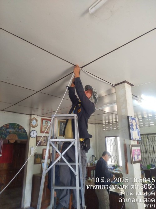 เจ้าหน้าที่กองยุทธศาสตร์และงบประมาณ ดำเนินการตามคำร้อง ขอซ่อมแซมเคเบิ้ลทีวี ชุมชนสันต้นปีน
