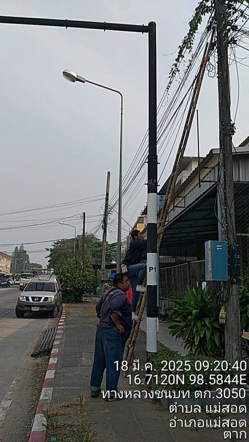 เจ้าหน้าที่กองยุทธศาสตร์และงบประมาณ ดำเนินการตามคำร้อง ขอซ่อมแซมเคเบิ้ลทีวี ชุมชนร่วมแรงและชุมชนสองแควสอง