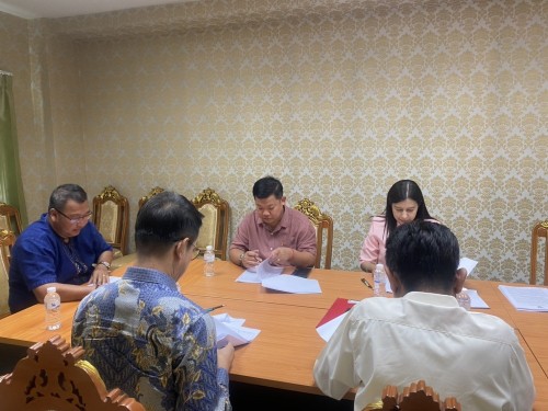 การประชุมคณะกรรมการกลันกรองการประเมินผลการปฏิบัติงานของพนักงานเทศบาล ลูกจ้างประจำและพนักงานจ้าง สังกัดเทศบาลนครแม่สอด ครั้งที่ 1/2568