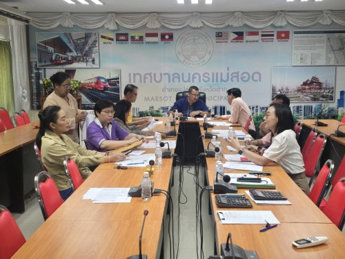 การประชุมคณะกรรมการกลันกรองการประเมินผลการปฏิบัติงานของพนักงานครูและบุคลากรทางการศึกษา สังกัดเทศบาลนครแม่สอด ครั้งที่ 1/2568
