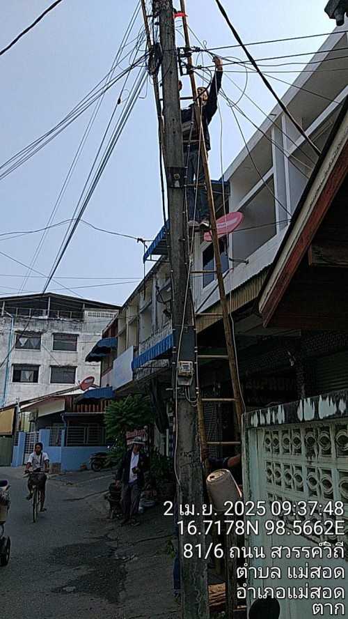 เจ้าหน้าที่กองยุทธศาสตร์และงบประมาณ ดำเนินการตามคำร้อง ขอซ่อมแซมเคเบิ้ลทีวี ชุมชนชุมพลพัฒนา