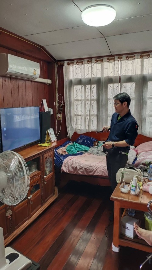 เจ้าหน้าที่กองยุทธศาสตร์และงบประมาณ ดำเนินการตามคำร้อง ขอซ่อมแซมเคเบิ้ลทีวี ชุมชนชุมพลพัฒนา