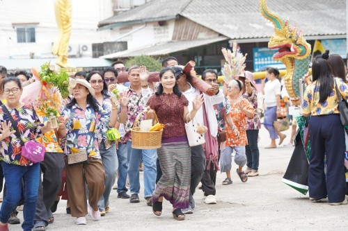 เทศบาลนครแม่สอดร่วมกับวัดดอนแก้วจัดโครงการจัดงานประเพณีแห่ไม้กำ๊สะหลี