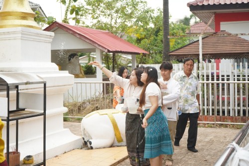 เทศบาลนครแมส่อดร่วมกับวัดดอนแก้ว จัดกิจกรรมสรงน้ำพระธาตุเจดีย์วัดดอนแก้ว (หมู่บ้านหน่อเก)