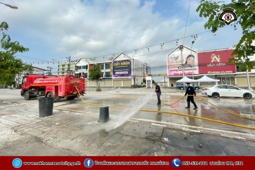 ดับเพลิงนครแม่สอด ฉีดล้างทำความสะอาดถนน บริเวณจุดจัดให้เล่นน้ำสงกรานต์ (Zoning) ถนนยอดข้าว