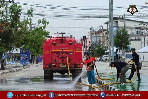 ดับเพลิงนครแม่สอด ฉีดล้างทำความสะอาดถนน บริเวณจุดจัดให้เล่นน้ำสงกรานต์ (Zoning) ถนนยอดข้าว