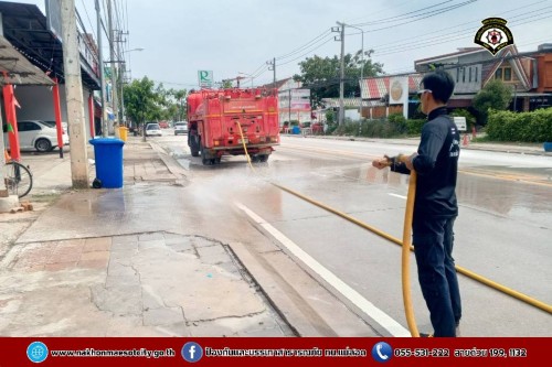 ดับเพลิงนครแม่สอด ฉีดล้างทำความสะอาดถนน บริเวณจุดจัดให้เล่นน้ำสงกรานต์ (Zoning) ถนนยอดข้าว