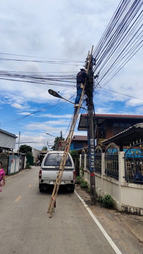 เจ้าหน้าที่กองยุทธศาสตร์และงบประมาณ ดำเนินการตามคำร้อง ขอซ่อมแซมเคเบิ้ลทีวี ชุมชนบ้านเหนือสามัคคี