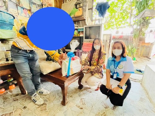 ลงพื้นที่มอบเครื่องอุปโภค-บริโภคให้แก่บุคคลผู้มีรายได้น้อยในเขตพื้นที่เทศบาลนครแม่สอด 