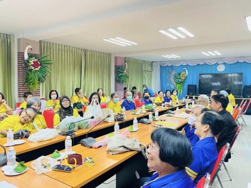 จัดกิจกรรมรวมกลุ่มผู้สูงอายุจากวิทยาลัยสูงวัยนครแม่สอด เพื่อทำกิจกรรมแลกเปลี่ยนความรู้ร่วมกัน