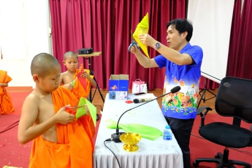 เข้าร่วมกิจกรรมสอนเณรในค่ายฤดูร้อนการทำตุงไส้หมู ณ วัดโพธิคุณ ตำบลแม่ปะ อำเภอแม่สอด จังหวัดตาก