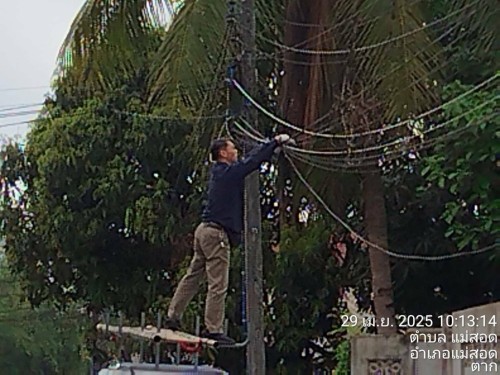 เจ้าหน้าที่กองยุทธศาสตร์และงบประมาณ ดำเนินการตามคำร้อง ขอซ่อมแซมเคเบิ้ลทีวี ชุมชนร่วมแรง และชุมชนสองแคว 2 
