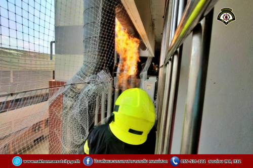 ดับเพลิงนครแม่สอด ออกดำเนินการกำจัดรังผึ้งหลวง บริเวณตึกสิรินธรชัยพัฒน์ (แม่สอด) โรงพยาบาลแม่สอด