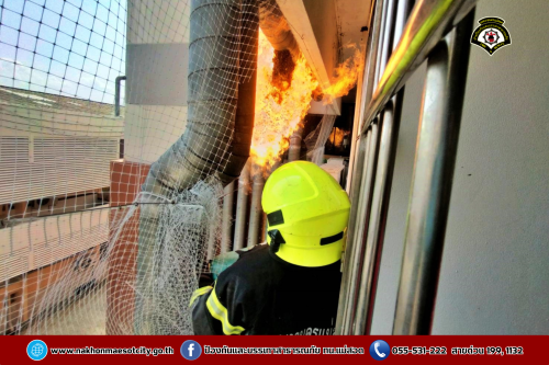 ดับเพลิงนครแม่สอด ออกดำเนินการกำจัดรังผึ้งหลวง บริเวณตึกสิรินธรชัยพัฒน์ (แม่สอด) โรงพยาบาลแม่สอด