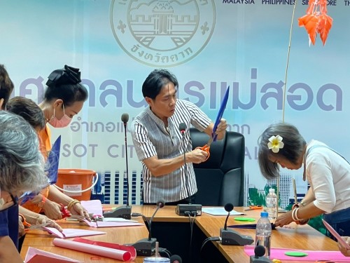 ปราชญ์ชาวบ้าน ทำตุงไส้หมู