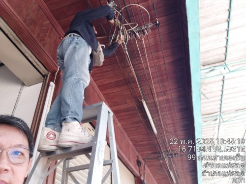 เจ้าหน้าที่กองยุทธศาสตร์และงบประมาณ ดำเนินการตามคำร้อง ขอซ่อมแซมเคเบิ้ลทีวี ชุมชนแม่สอดวิลล่า