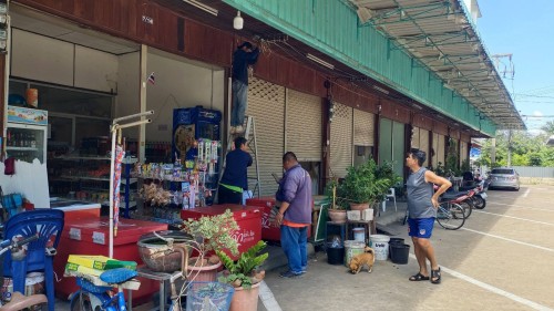 เจ้าหน้าที่กองยุทธศาสตร์และงบประมาณ ดำเนินการตามคำร้อง ขอซ่อมแซมเคเบิ้ลทีวี ชุมชนแม่สอดวิลล่า