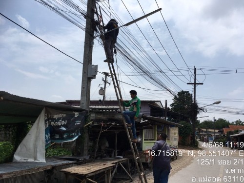 เจ้าหน้าที่กองยุทธศาสตร์และงบประมาณ ดำเนินการตามคำร้อง ขอซ่อมแซมเคเบิ้ลทีวี ชุมชนปู่แดง และชุมชนสองแคว 2