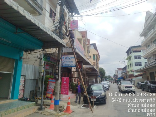 เจ้าหน้าที่กองยุทธศาสตร์และงบประมาณ ดำเนินการตามคำร้อง ขอซ่อมแซมเคเบิ้ลทีวี ชุมชนวัดหลวงและชุมชนอินทรคีรี