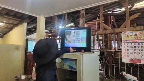 เจ้าหน้าที่กองยุทธศาสตร์และงบประมาณ ดำเนินการตามคำร้อง ขอซ่อมแซมเคเบิ้ลทีวี ชุมชนดอนไชย