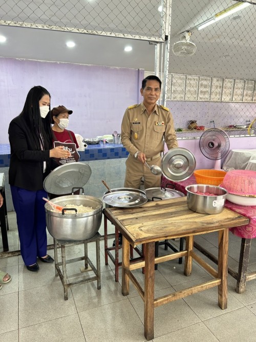 เทศบาลนครแม่สอดลงพื้นที่ตรวจเยี่ยมการดำเนินโครงการอาหารกลางวันโรงเรียนแม่สอด