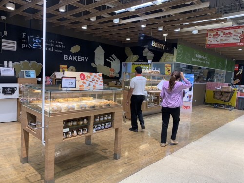 วันที่ 15 กุมภาพันธ์ 2568 เจ้าหน้าที่ผู้รับผิดชอบงานสุขาภิบาล กองสาธารณสุขและสิ่งแวดล้อม ออกตรวจให้คำแนะนำสุขลักษณะร้านจำหน่ายอาหารในเขตพื้นที่เทศบาลนครแม่สอด 