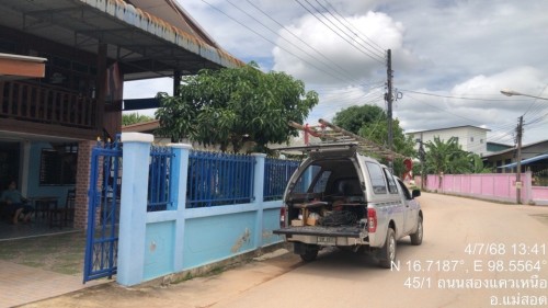 เจ้าหน้าที่กองยุทธศาสตร์และงบประมาณ ดำเนินการตามคำร้อง ขอซ่อมแซมเคเบิ้ลทีวี ชุมชนสองแควหนึ่ง