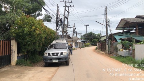 เจ้าหน้าที่กองยุทธศาสตร์และงบประมาณ ดำเนินการตามคำร้องขอซ่อมแซมเคเบิลทีวี ชุมชนสองแควหนึ่ง