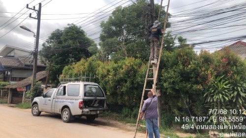 เจ้าหน้าที่กองยุทธศาสตร์และงบประมาณ ดำเนินการตามคำร้องขอซ่อมแซมเคเบิลทีวี ชุมชนสองแควหนึ่ง