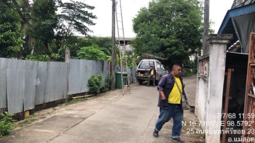 เจ้าหน้าที่กองยุทธศาสตร์และงบประมาณ ดำเนินการตามคำร้องติดตั้งเคเบิลทีวี ชุมชนสองเเควหนึ่ง