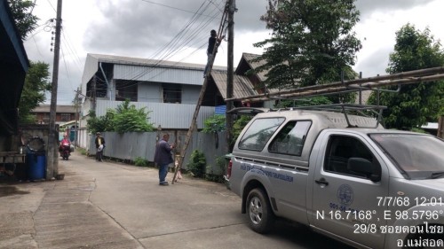 เจ้าหน้าที่กองยุทธศาสตร์และงบประมาณ ดำเนินการตามคำร้องติดตั้งเคเบิลทีวี ชุมชนสองเเควหนึ่ง