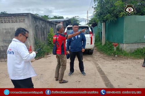 ดับเพลิงนครแม่สอด ร่วมเทศบาลนครแม่สอดกับหน่วยพัฒนาการเคลื่อนที่ 33 (นพค.33) ลงพื้นที่สำรวจเส้นทางระบายน้ำ