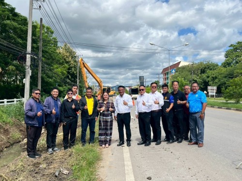 งานขุดลอกลำคลองสาธารณะ โดยกองช่างสุขาภิบาล ได้ขอความอนุเคราะหฺเครื่องจักรกลรถแม็คโครและรถบรรทุก 6 ล้อ จากองค์การบริหารส่วนจังหวัดตาก