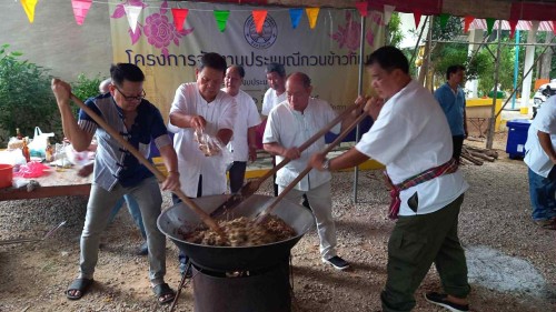 เทศบาลนครแม่สอดร่วมกับวัดสักทองวนารามจัดโครงการจัดงานประเพณีกวนข้าวทิพย์ ประจำปี 2568