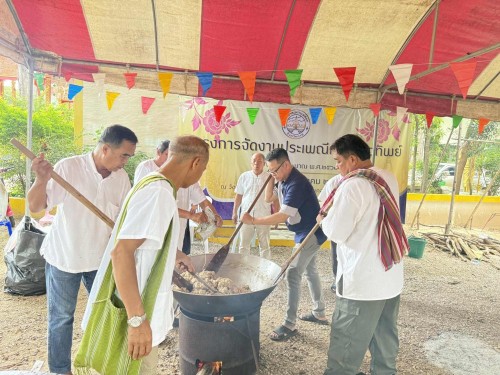 เทศบาลนครแม่สอดร่วมกับวัดสักทองวนารามจัดโครงการจัดงานประเพณีกวนข้าวทิพย์ ประจำปี 2568