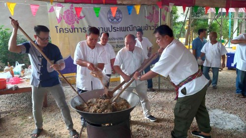เทศบาลนครแม่สอดร่วมกับวัดสักทองวนารามจัดโครงการจัดงานประเพณีกวนข้าวทิพย์ ประจำปี 2568