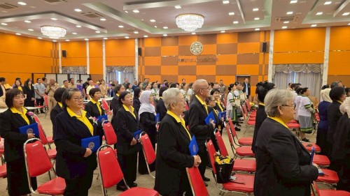 เข้าร่วมพิธีมอบวุฒิบัตรโครงการส่งเสริมสุขภาพผู้สูงอายุ สร้างจิตสดใส ร่างกายแข็งแรง รุ่นที่ 3 และโครงการพัฒนาศักยภาพผู้สูงอายุเทศบาลนครแม่สอด ประจำปีงบประมาณ พ.ศ. 2568 